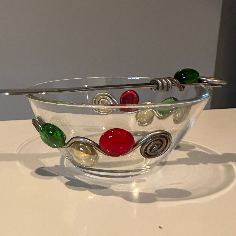 Arcoroc glass bowl with knife